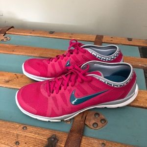 Nike running shoes 10.5
